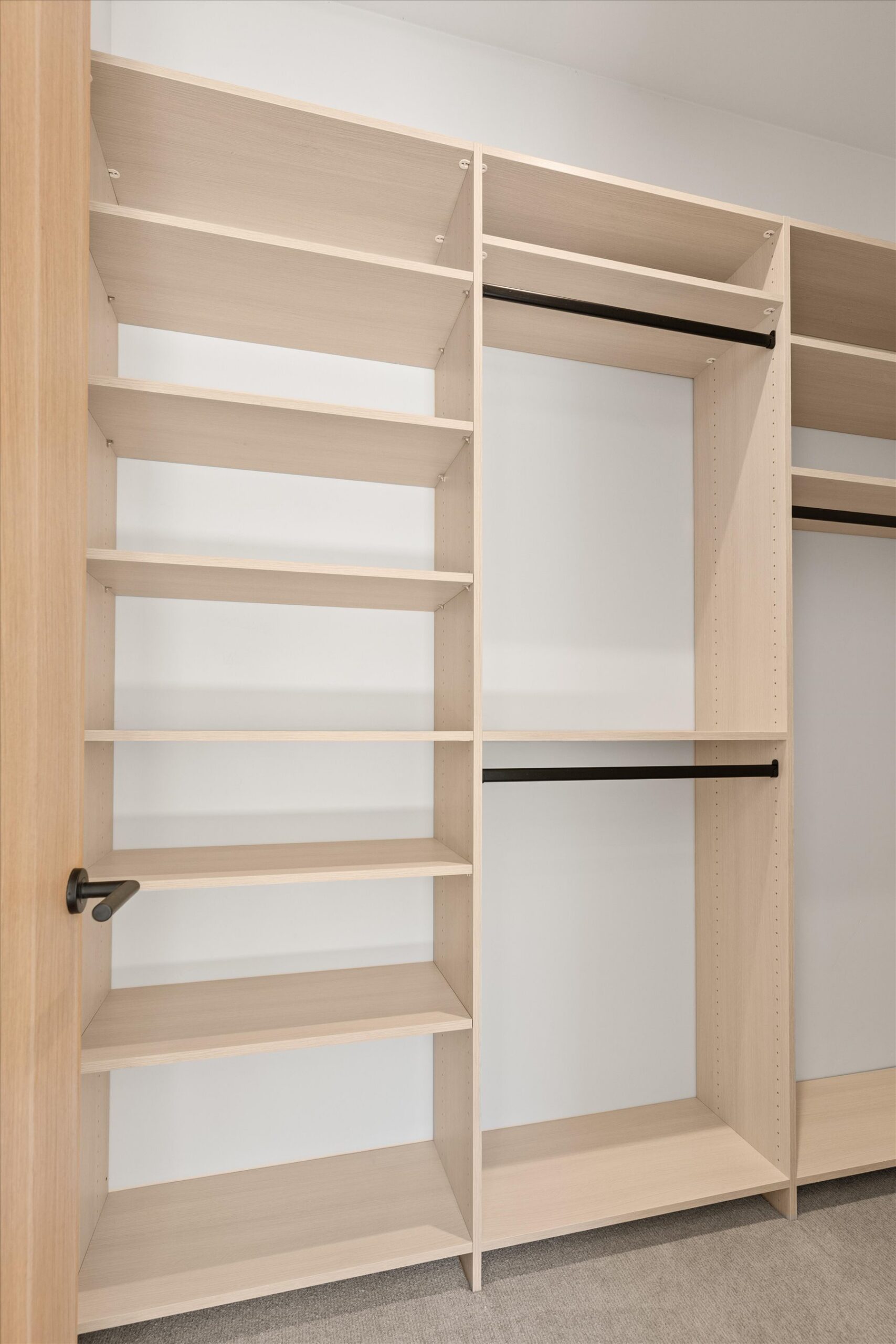Closet built-in shelving and hanging rod detail